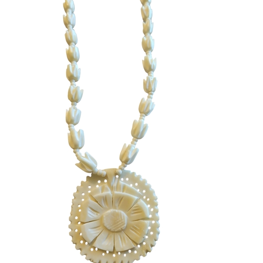 Vintage (80s) Egyptian Carved Bone Necklace - Picture 5 of 6